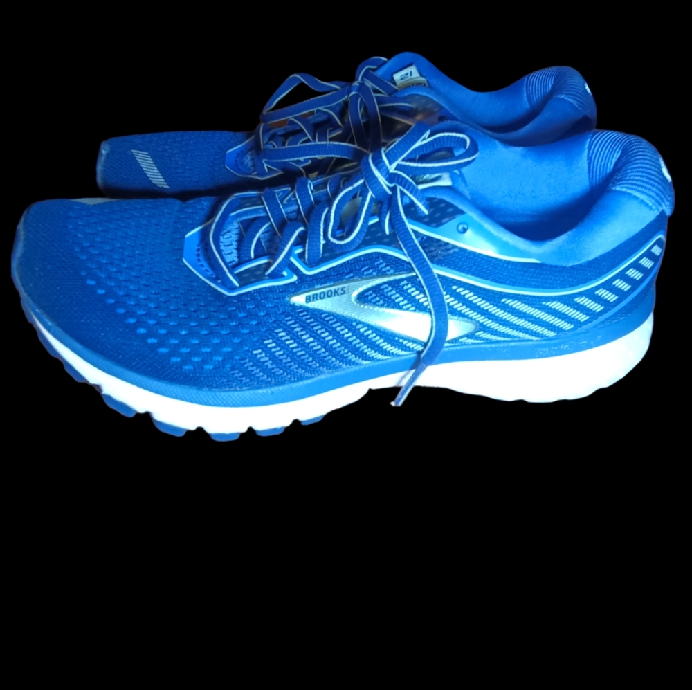 Brooks Ghost 12 size 7.5  Blue Color